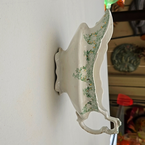 Beautiful Vintage CLOVERLY ROYAL SEMI PORCELIEN GRAVY BOAT JOHNSON BROS ENGLAND - Picture 1 of 3
